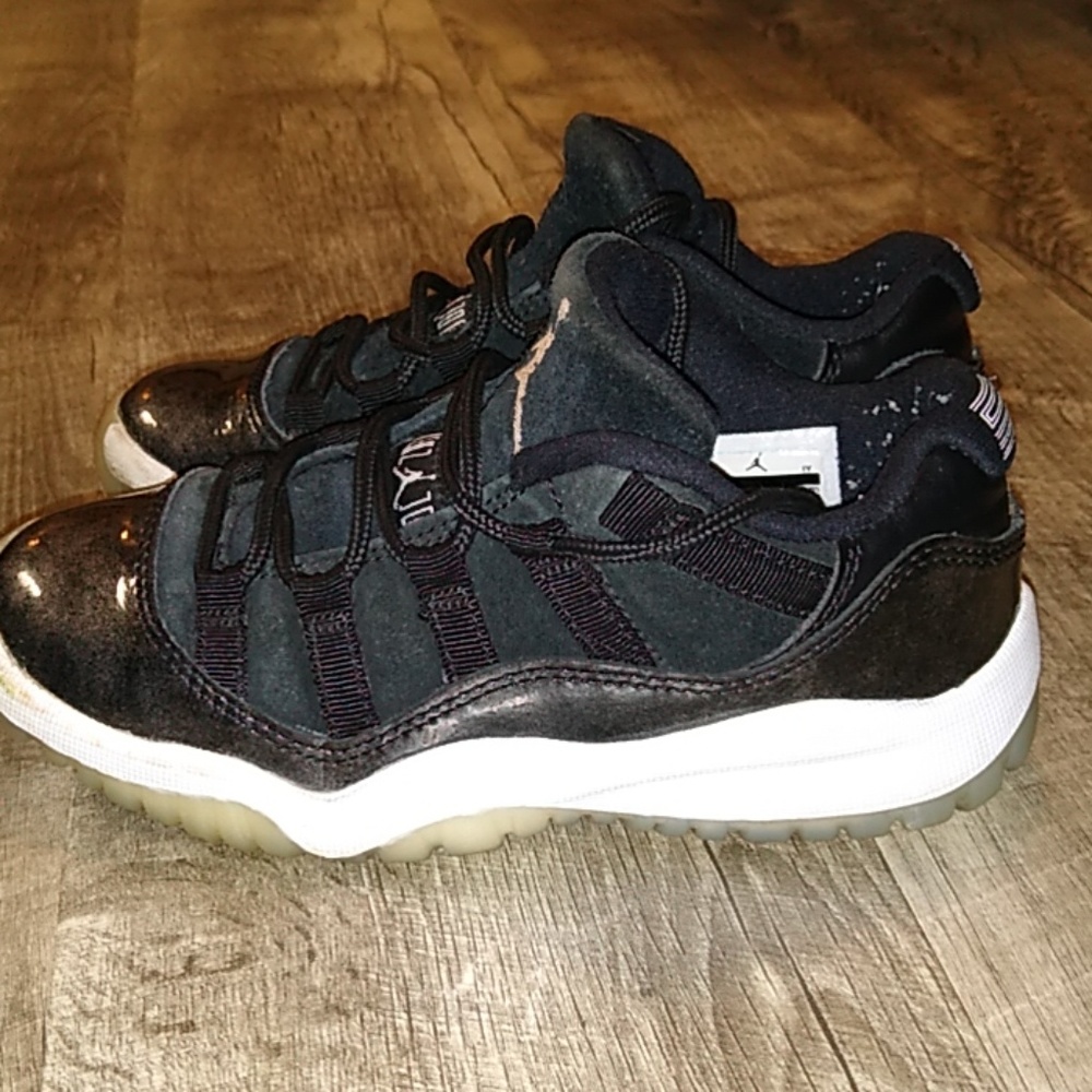Kids Jordan Low tops black and white 11's
